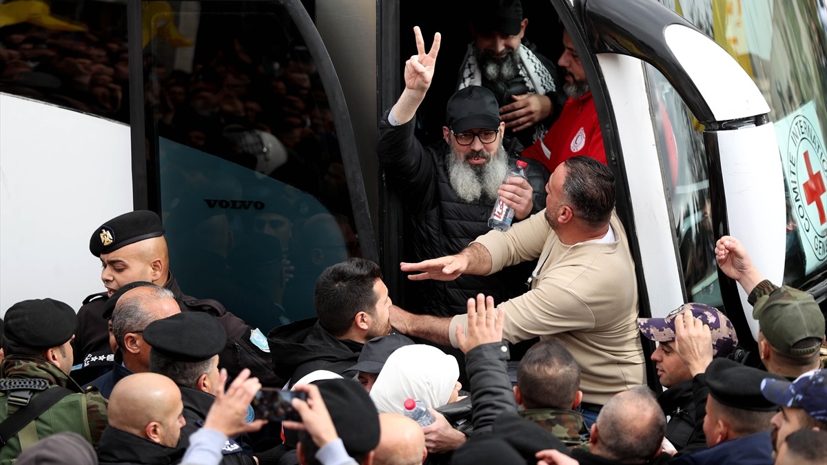 Hamas ile İsrail arasındaki esir takasında serbest bırakılan Filistinliler, Ramallah'a ulaştı