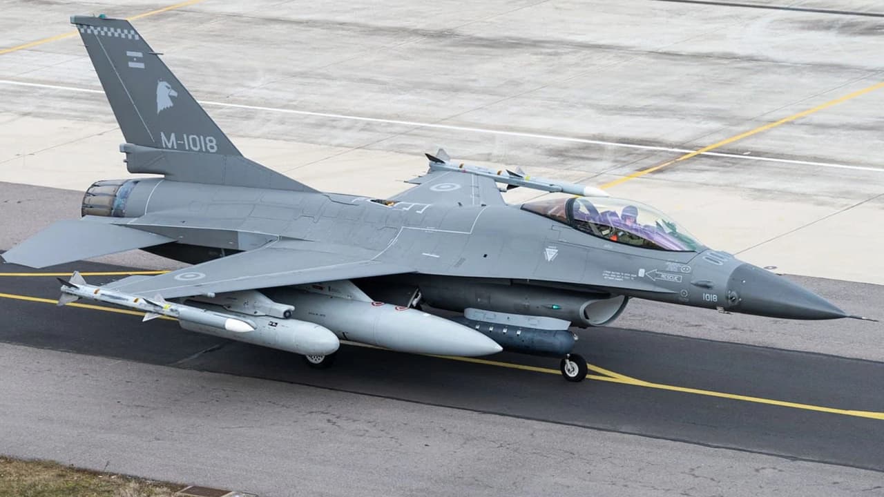 Arjantin ilk F-16 savaş uçağını tanıttı