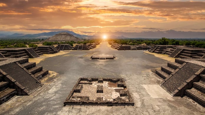 Teotihuacán Piramitlerinin gizli yeraltı tünellerinde hangi gizem yatıyor?