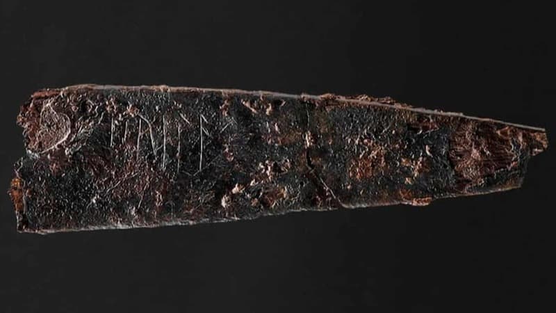 Danimarka’da bir bıçak üzerinde en eski Runik yazı bulundu