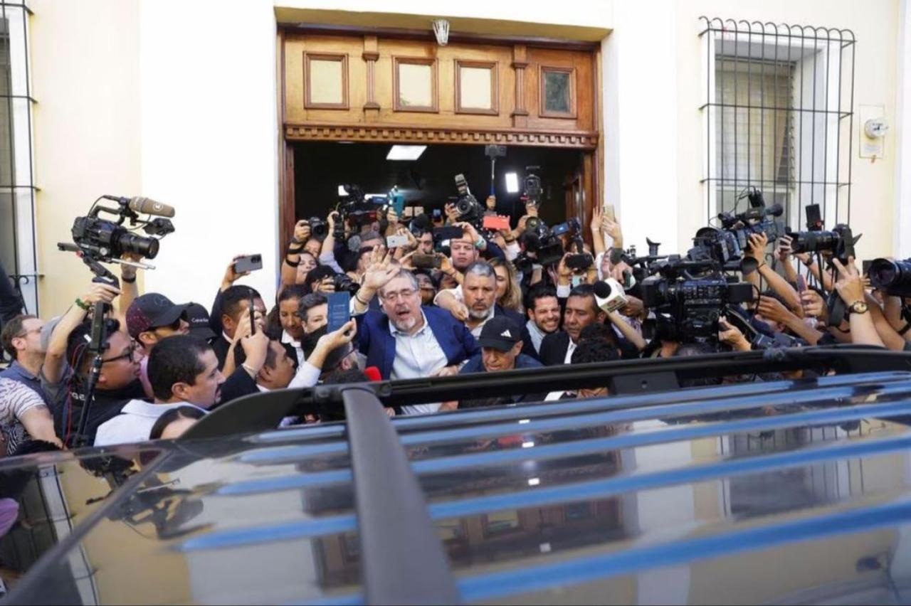 Guatemala'da seçim: Devlet başkanı seçilen Arevalo'nun partisinin faaliyetleri askıya alındı