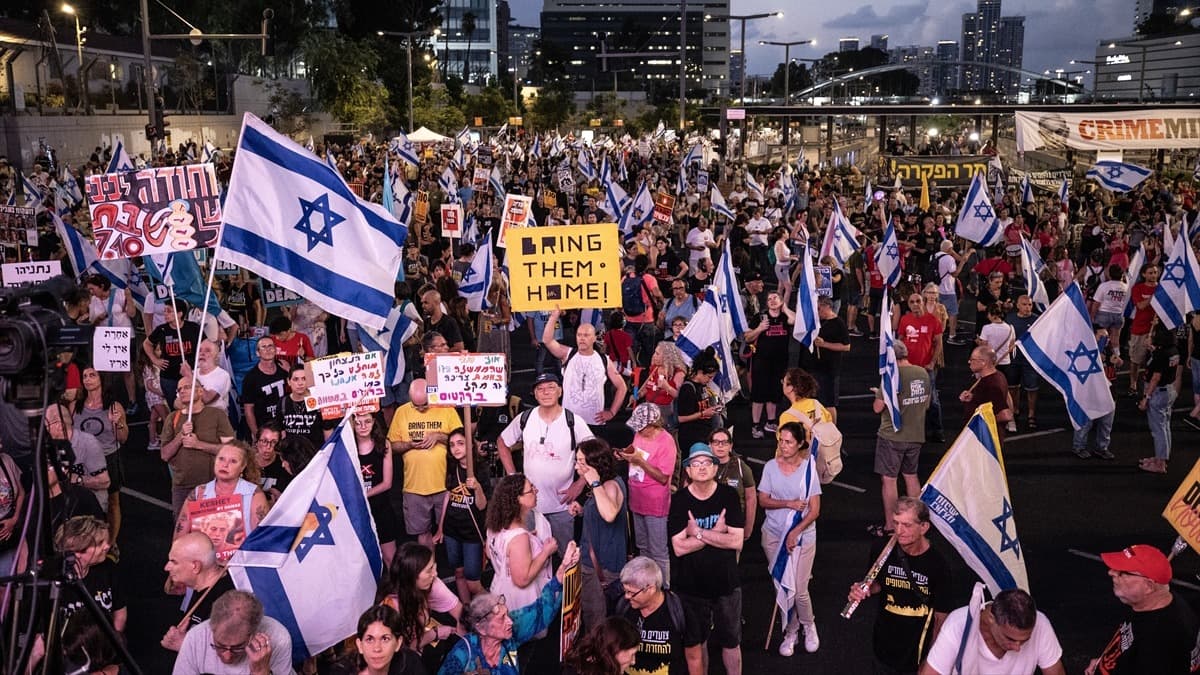 İsrail'de Göstericiler Netanyahu Hükümetini Protesto Etti