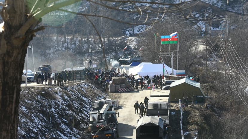 Azerbaycan: Ermenistan Laçın yolu konusunda siyasi manipülasyon yapıyor