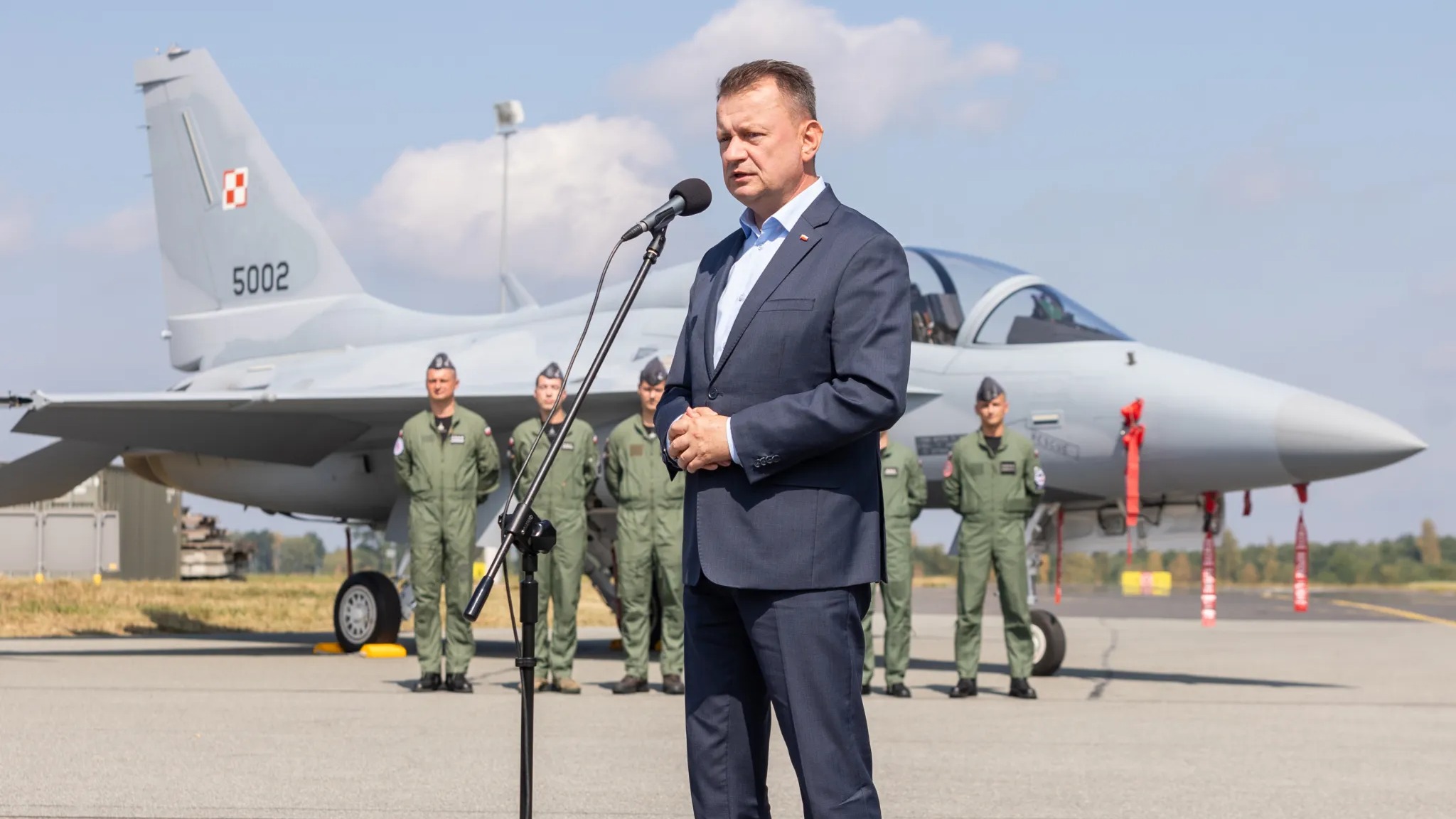 Polonya Milli Savunma Bakanı Mariusz Blaszczak, Polonya Hava Kuvvetleri için ilk FA-50'nin tanıtımı sırasında