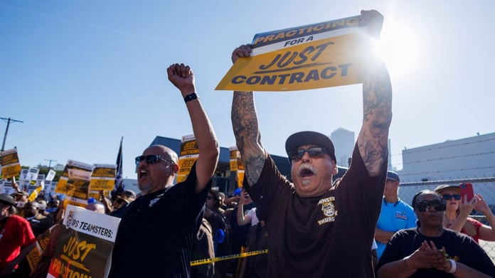 ABD'de otomotiv işçilerinin grevi büyüyor