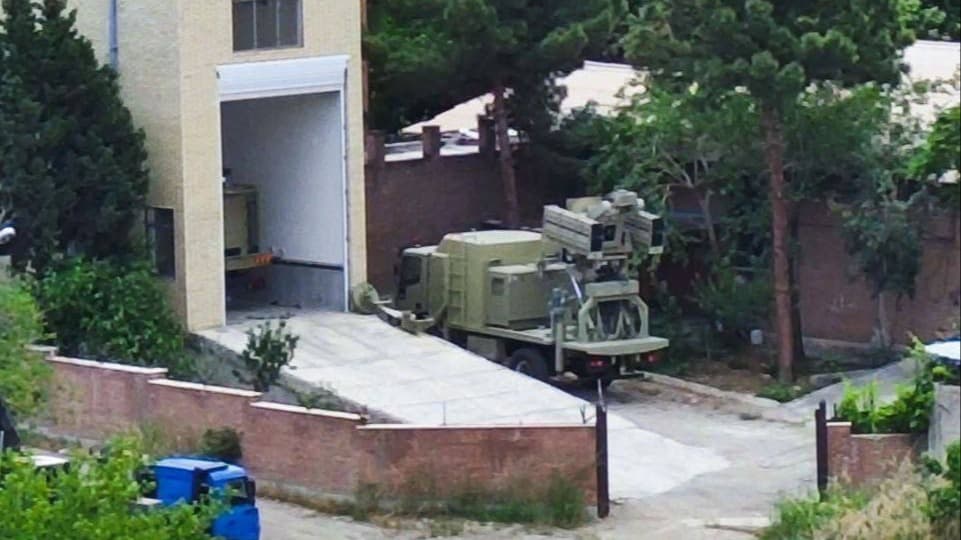 İran'ın yeni hava savunma sistemi Tahran'da görüntülendi