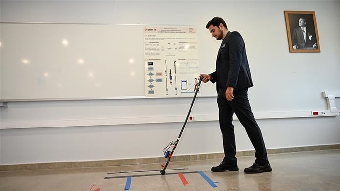 Görme engelliler için akıllı baston tasarlanıyor