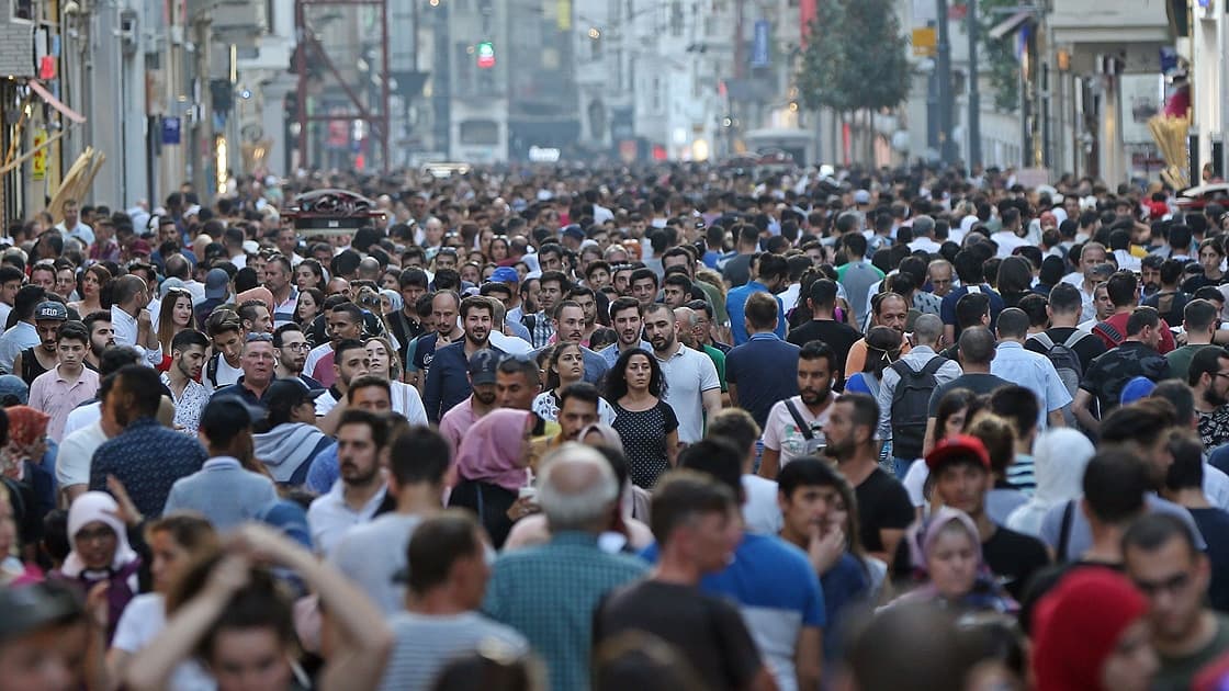 TÜİK: Nüfusun %49,9'u kadın, %50,1'i erkek oldu
