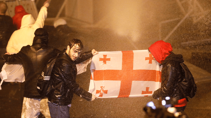 Putin'in Gürcistan'a vize ve uçak jesti ödül mü, ceza mı?