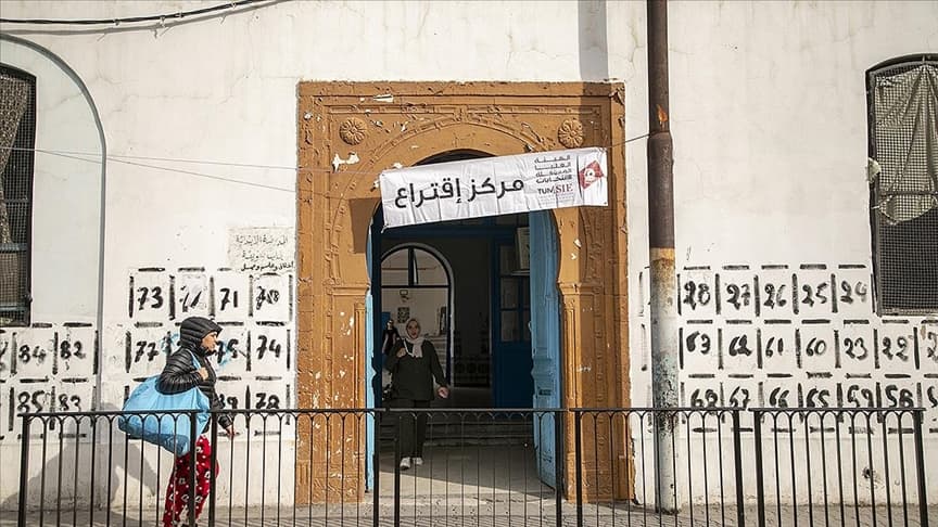 Tunus'ta seçimlerde katılım yüzdesi %10'un altında kaldı