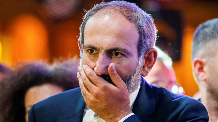 Paşinyan'ı destekleyen ve onu iktidara getiren ordu şimdi de Paşinyan'ı devirmek mi istiyor?