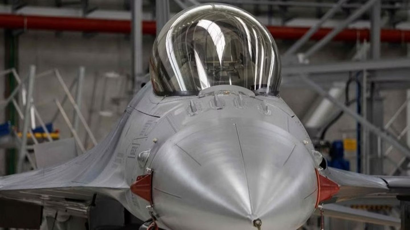 Ukrayna, pilot sıkıntısı nedeniyle bu yıl en fazla 10 adet F-16 savaş uçağı uçurabilecek