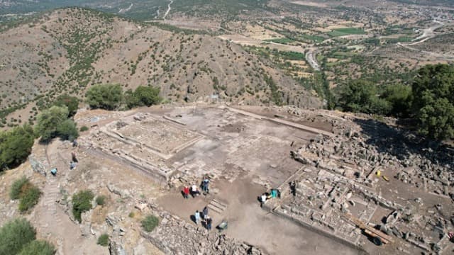 Yeni bulunan yazıt doğruladı: 17 yılındaki deprem 12 antik kenti yıkmış