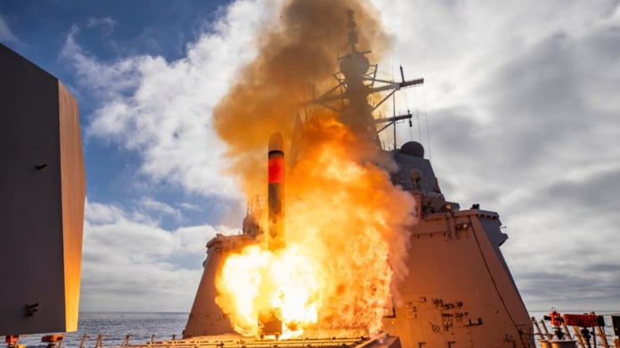 Avustralya donanması ilk kez Tomahawk füzesi kullandı
