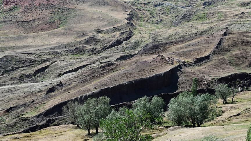Ağrı'da "Nuh Tufanı'nın Ağrı Dağı'ndaki Arkeolojik İzleri" konuşuldu