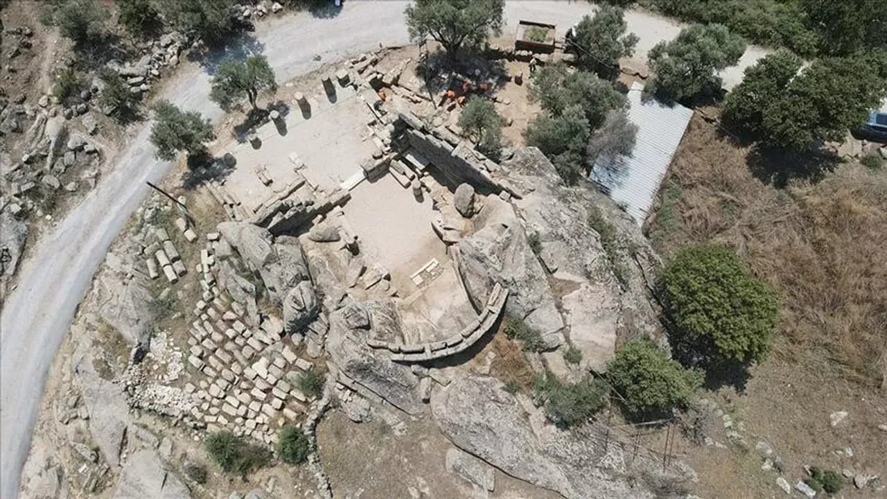 Herakleia Antik Kenti'nde 7 mekandan oluşan yapı bulundu