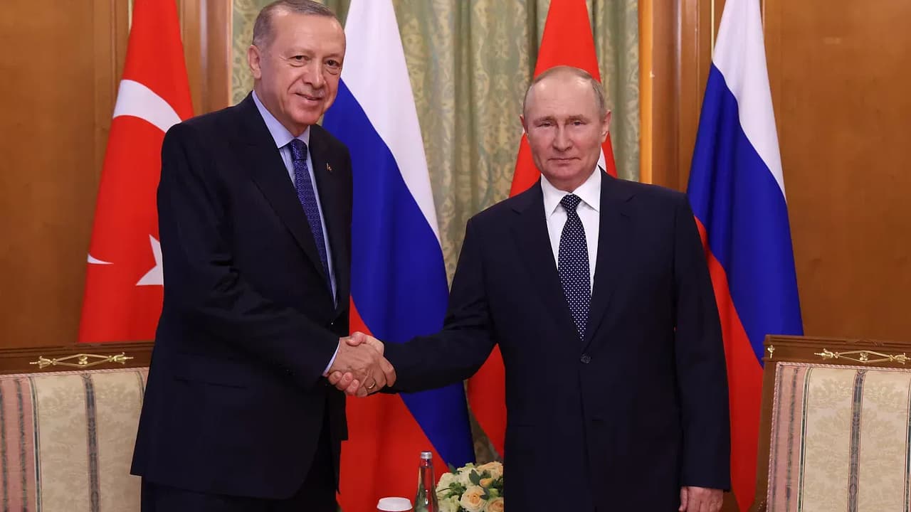 Arab News: Suriye'nin geleceğinde Türkiye-Rusya bağları kritik önem taşıyor