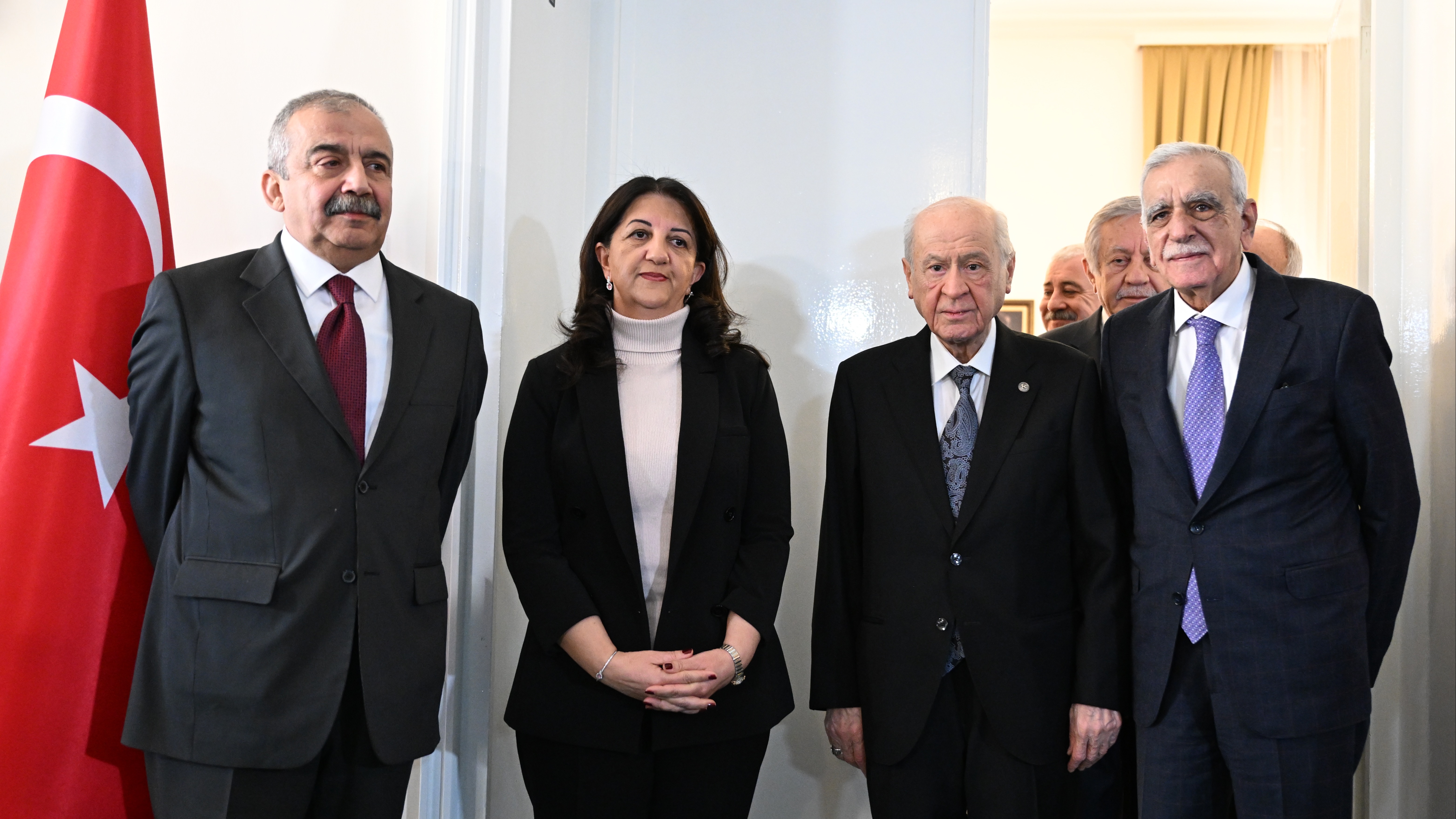 İmralı Heyeti Devlet Bahçeli ile birlikte. Fotoğraf: AA