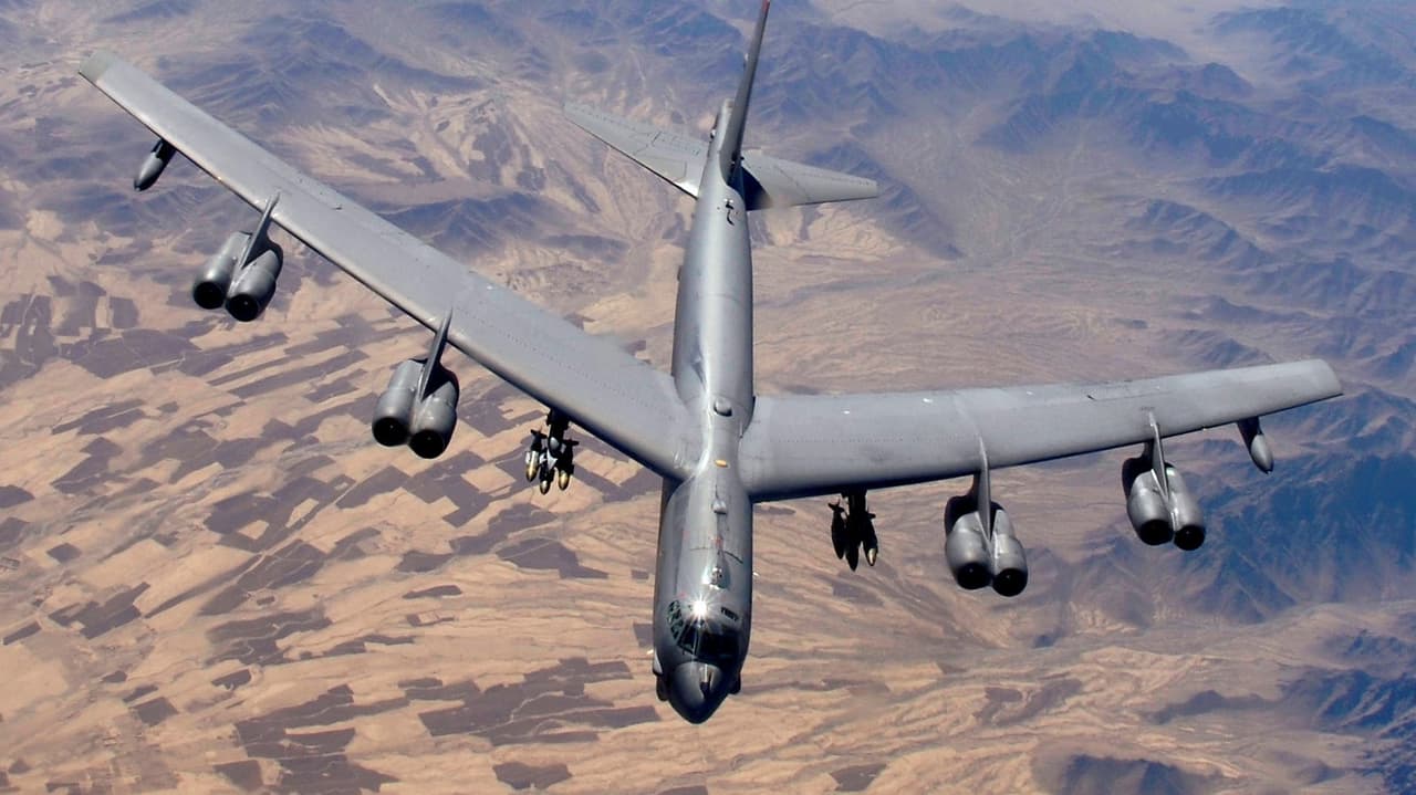 ABD, Orta Doğu'ya B-52 bombardıman uçakları ve savaş gemileri konuşlandıracak
