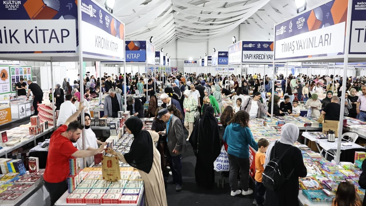 Bağcılar Kitap Fuarı, kapılarını kitapseverlere açtı