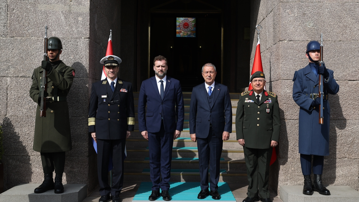 Milli Savunma Bakanı Akar, Hırvat mevkidaşı Banozic ile görüştü