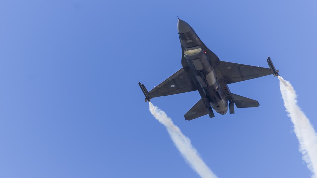 Belçika Ukrayna'ya F-16 teslimatını erteledi