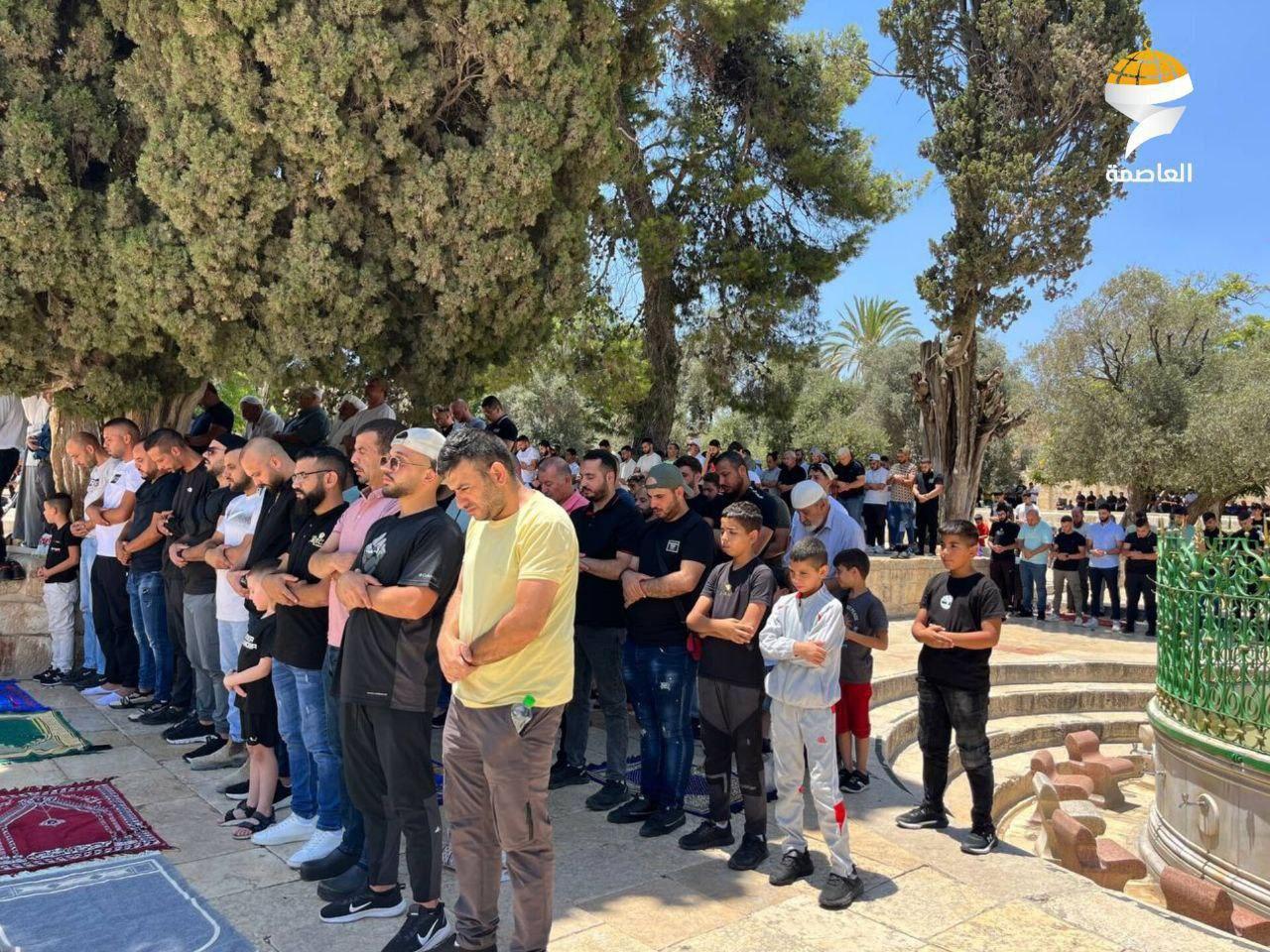 35 Bin Müslüman, İsrail'in kısıtlamalarına rağmen Cuma namazı kıldı