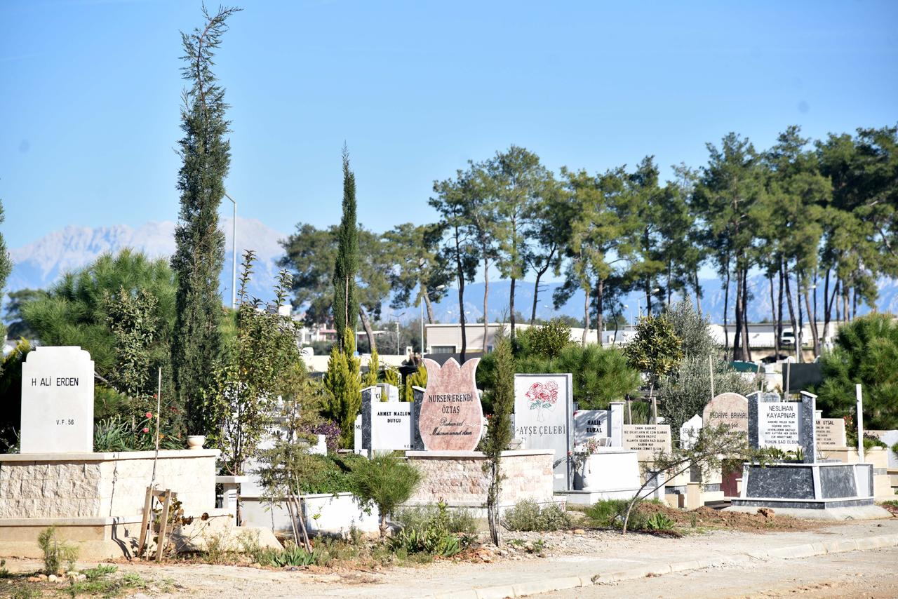 Antalya'da Arsa Fiyat Artışı, Mezar Maliyetlerini Yükseltti