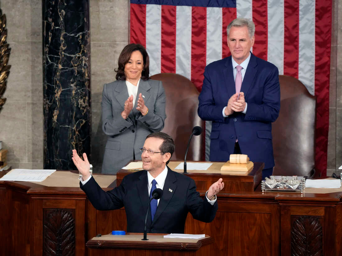 İsrail Cumhurbaşkanı Isaac Herzog, ülkesinin kuruluşunun 75. yılı dolayısıyla ABD'de Senato ve Temsilciler Meclisi milletvekillerinin katıldığı ortak oturumda Kongre üyelerine hitap etti