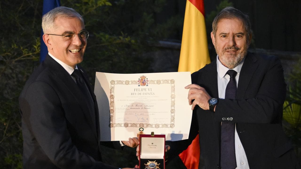 Akçapar'a İspanya'dan Devlet Nişanı Takdim Edildi