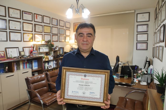 51 yıldır eğitim aşkıyla 18 üniversite bitirdi