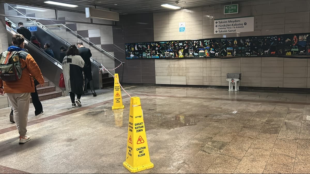 Taksim'de İBB'nin boru patlatması metro istasyonunu bastı
