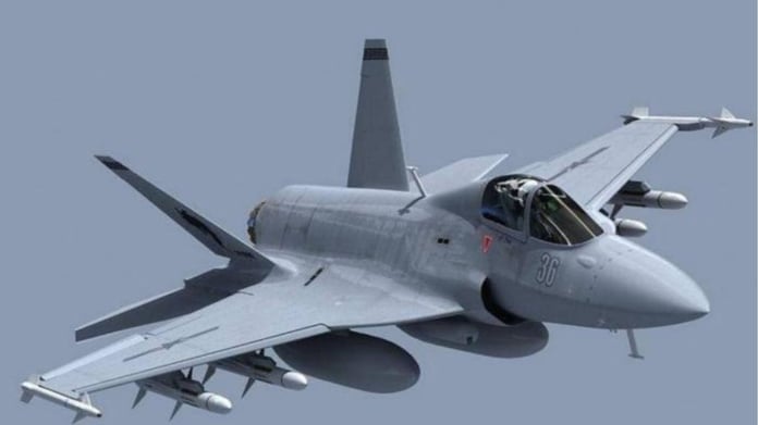 Pakistan yeni savaş uçağını tanıttı