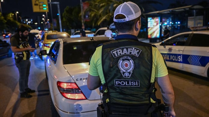 İstanbul'da yapılan denetimlerde sürücülere 49 bin 595 lira ceza kesildi