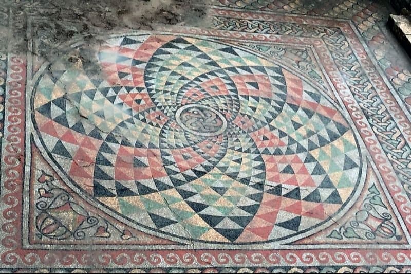 Bursa'da Roma Dönemine Ait Mozaik Keşfedildi