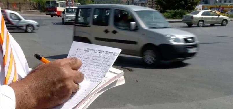 Fahri trafik müfettişleri park cezası yazamayacak