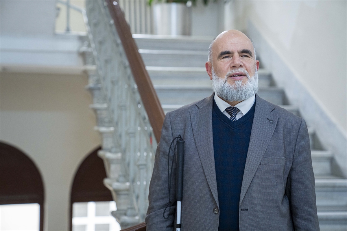 Uluslararası Braille Kur'an Hizmetleri Birliği Başkanı da olan Halis Kuralay