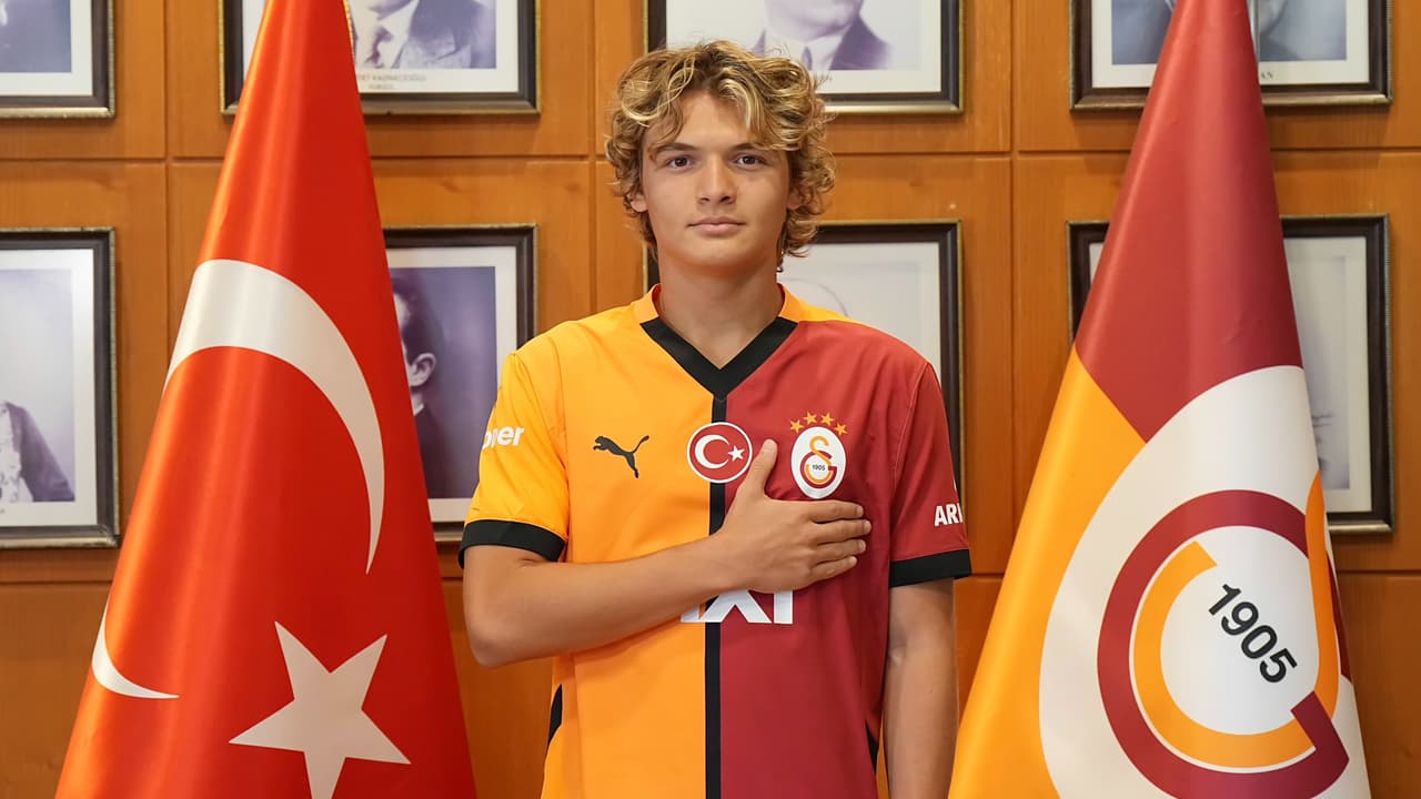 Galatasaray’ın 18 yaşındaki futbolcusu Efe Akman kimdir?