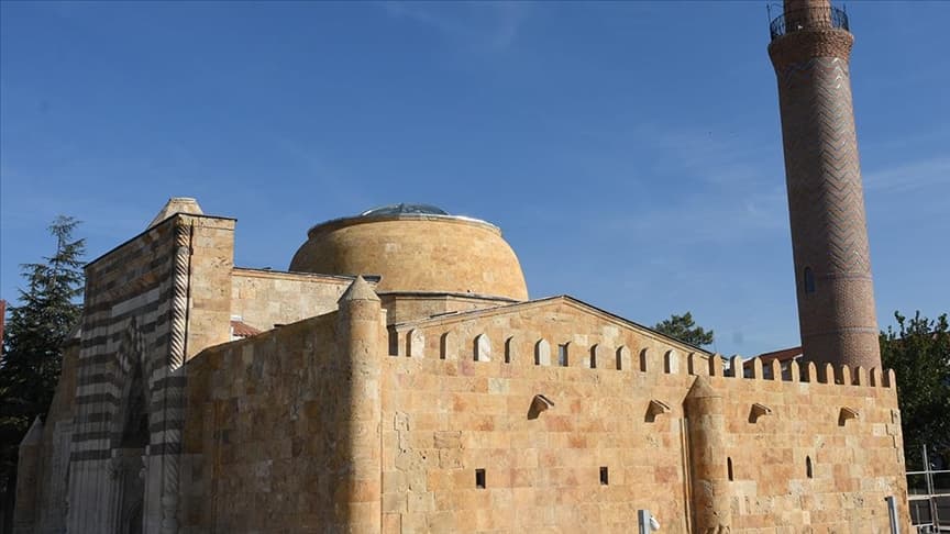 Kırşehir'de restorasyonu tamamlanan tarihi Cacabey Camisi bugün açılıyor