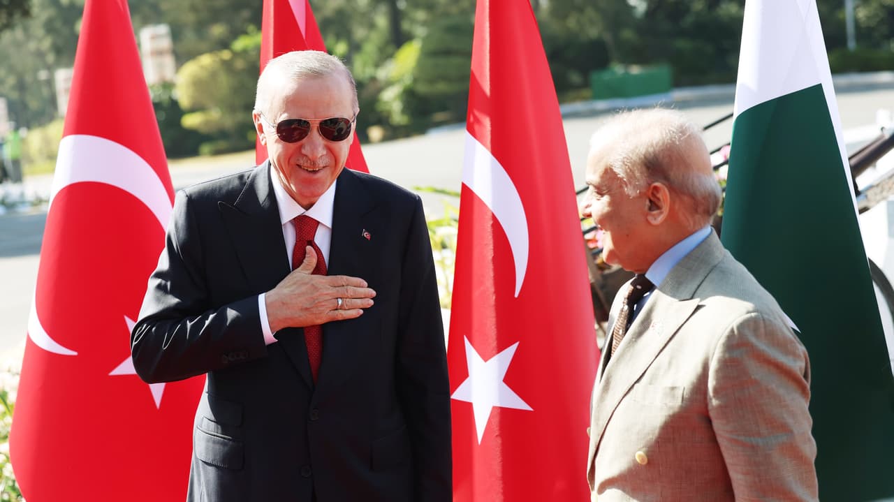 Pakistan'ın Türkiye'ye övgüleri: İslam dünyasını birleştiriyorsunuz!