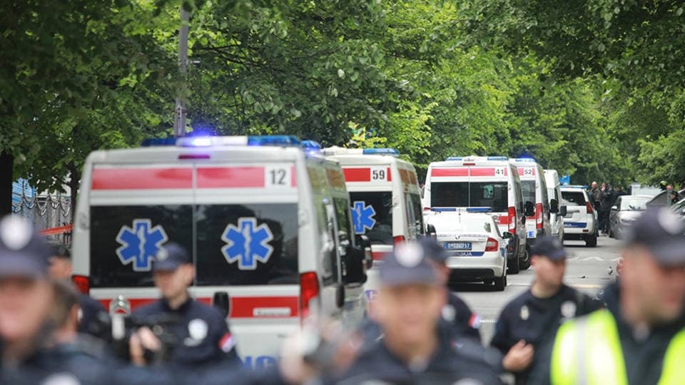 Sırp lider Vucic: Her okulun bir polisi olacak