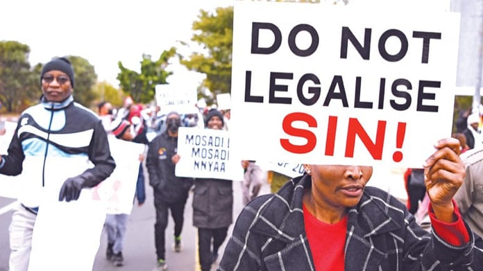 Afrika'da LGBT dayatmasına karşı Botswanalılar sokaklara döküldü