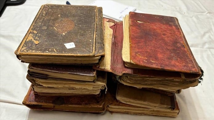 Cezayir sömürge döneminde Fransa’ya kaçırılan 2 milyon tarihi belgeyi almaya hazırlanıyor