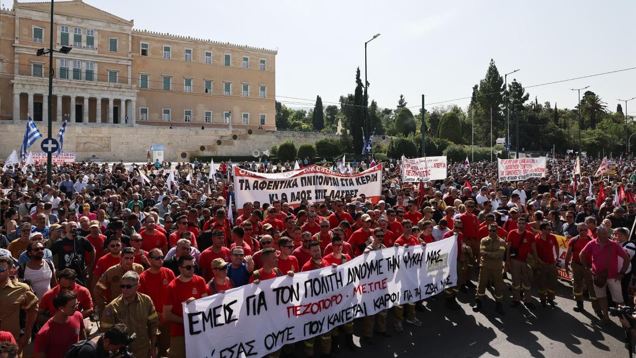 Yunanistan'da işçi ve memurlar yeni çalışma yasası tasarısını protesto etti: Tasarıda neler var?