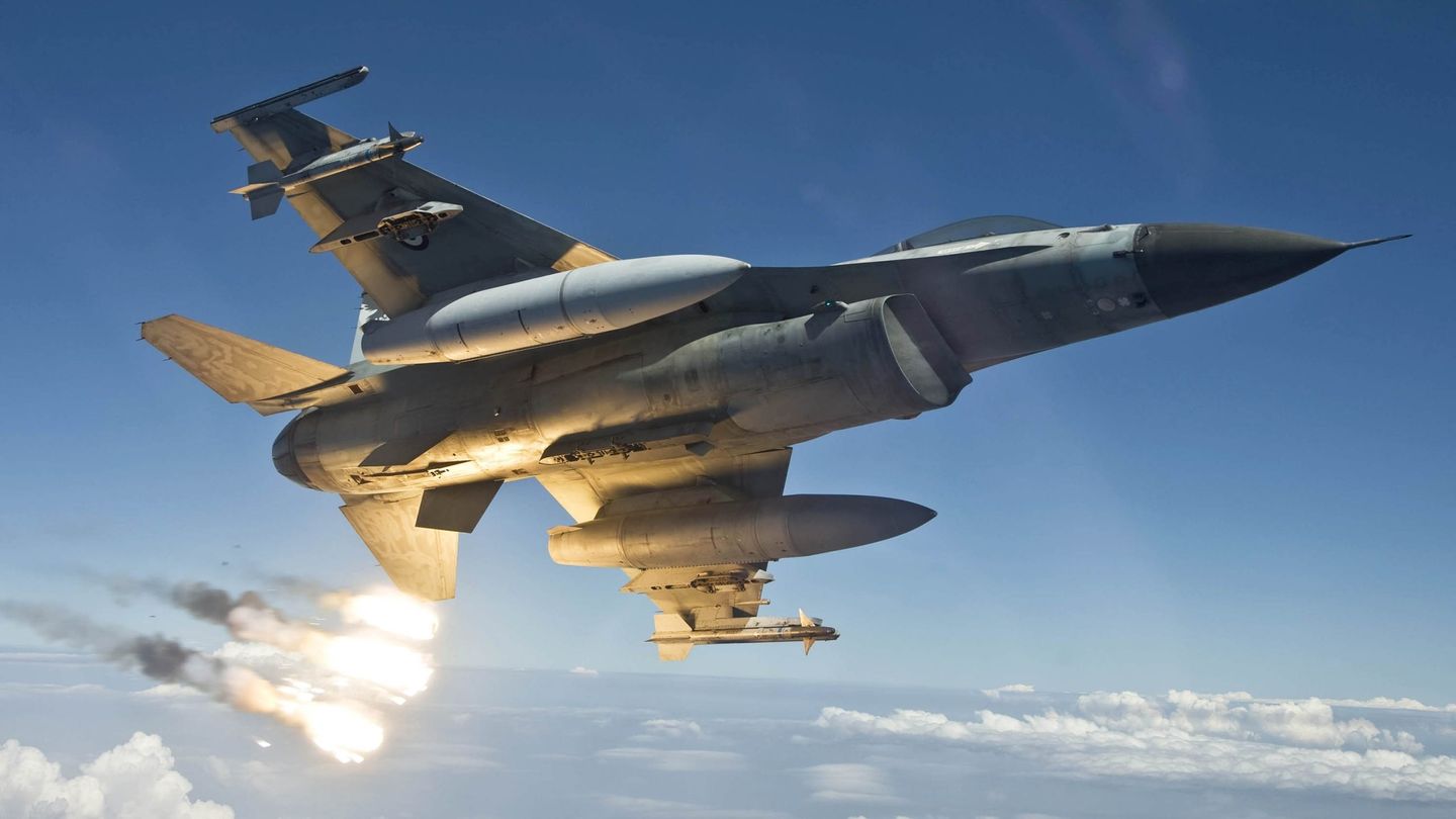 Yunanistan, NATO'nun Baltık bölgesinde Hava Polisliği için F-16 konuşlandırma talebini reddetti