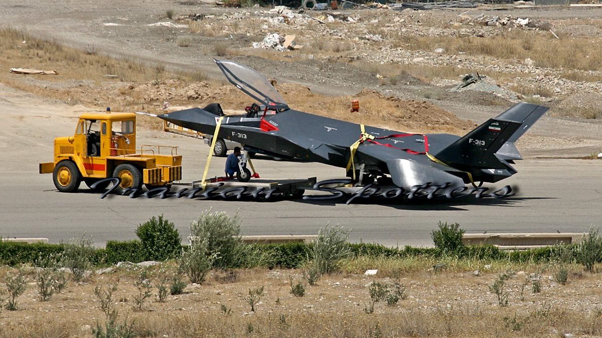 İran'ın sahte savaş uçağı: Qaher&nbsp;