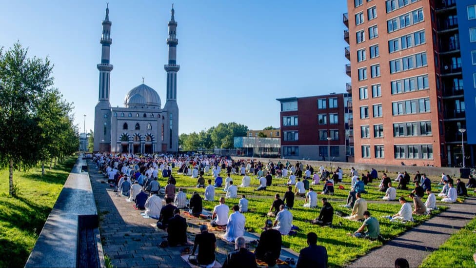 Hollanda’da hükümetin camileri ve Müslümanları gizlice soruşturduğu ortaya çıktı