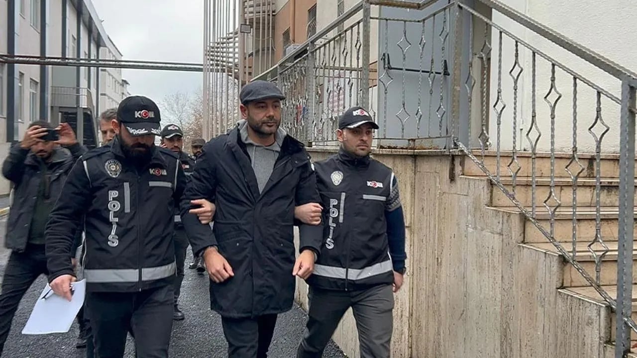 Beşiktaş Belediye Başkanı Rıza Akpolat Balıkesir'de gözaltına alındı. Fotoğraf: AA