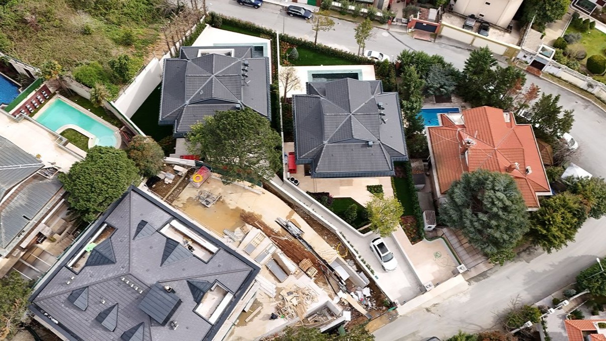 Ekrem İmamoğlu’nun, Sarıyer Emirgan’da yaklaşık 1,5 milyar TL değerindeki, mal beyanında göstermediği 3 villası.&nbsp;
