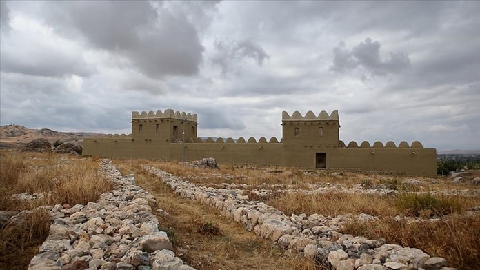 Hititlerin başkenti Hattuşa Ören Yeri'nde bulunan tablette yeni bir dil keşfedildi